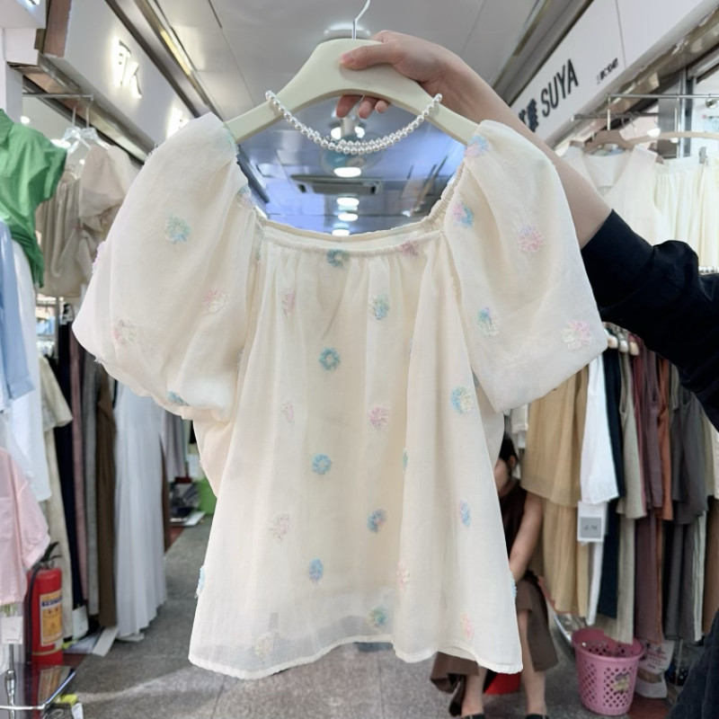彩色波点衬衫女一字领娃娃衫2024夏季新款法式复古泡泡袖露肩上衣