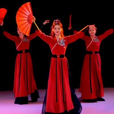 雪龙吟古典舞剑侠中国风汉服套装