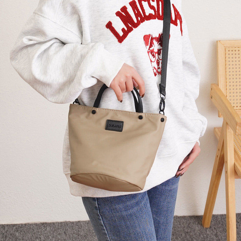 新款质感百搭日常通勤轻便简约手提包大容量休闲时尚斜挎水桶包