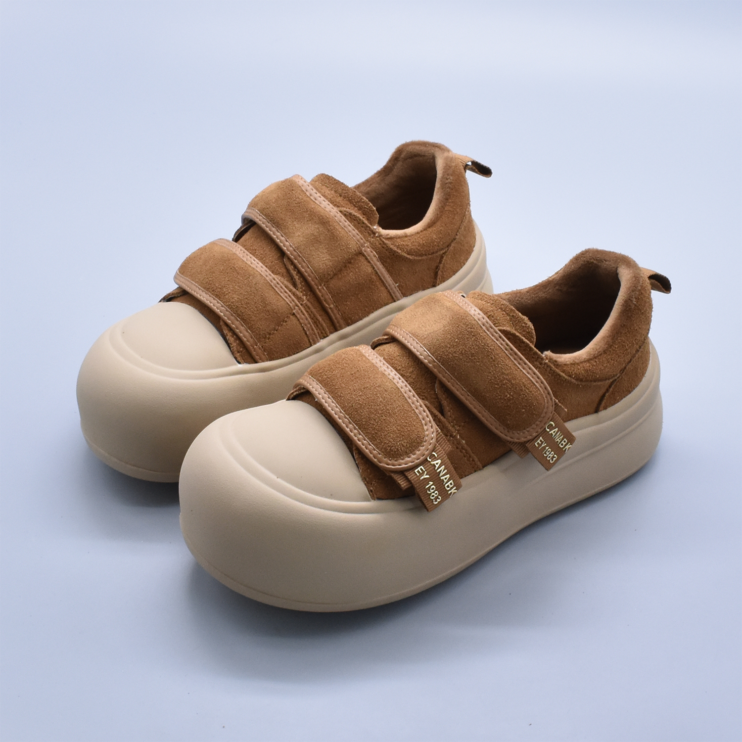 2025秋冬新款欧货魔术贴厚底运动休闲鞋真皮丑萌娃娃头板鞋女加绒