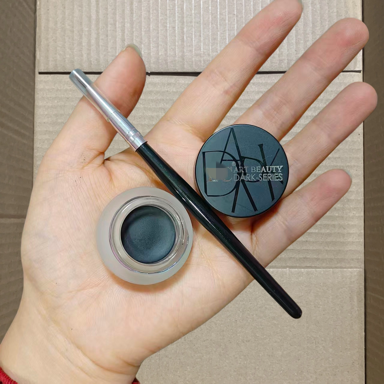 适合新手！L//C眼线膏黑色 防水不晕染 带眼线刷,彩妆/香水/美妆工具,修眉刀,淘宝优惠券,粉丝福利购,淘宝优惠卷