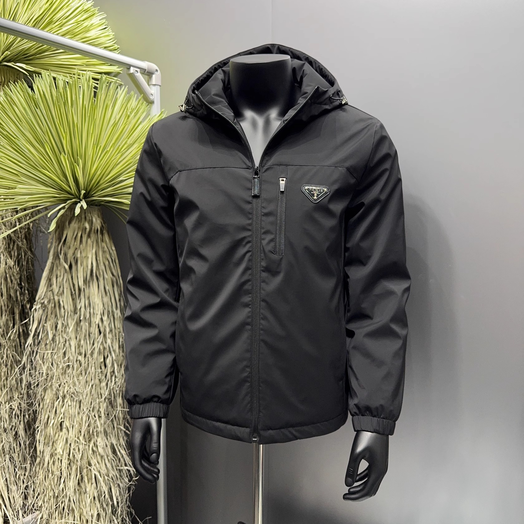 个性修身连帽男轻便薄50绒羽绒服