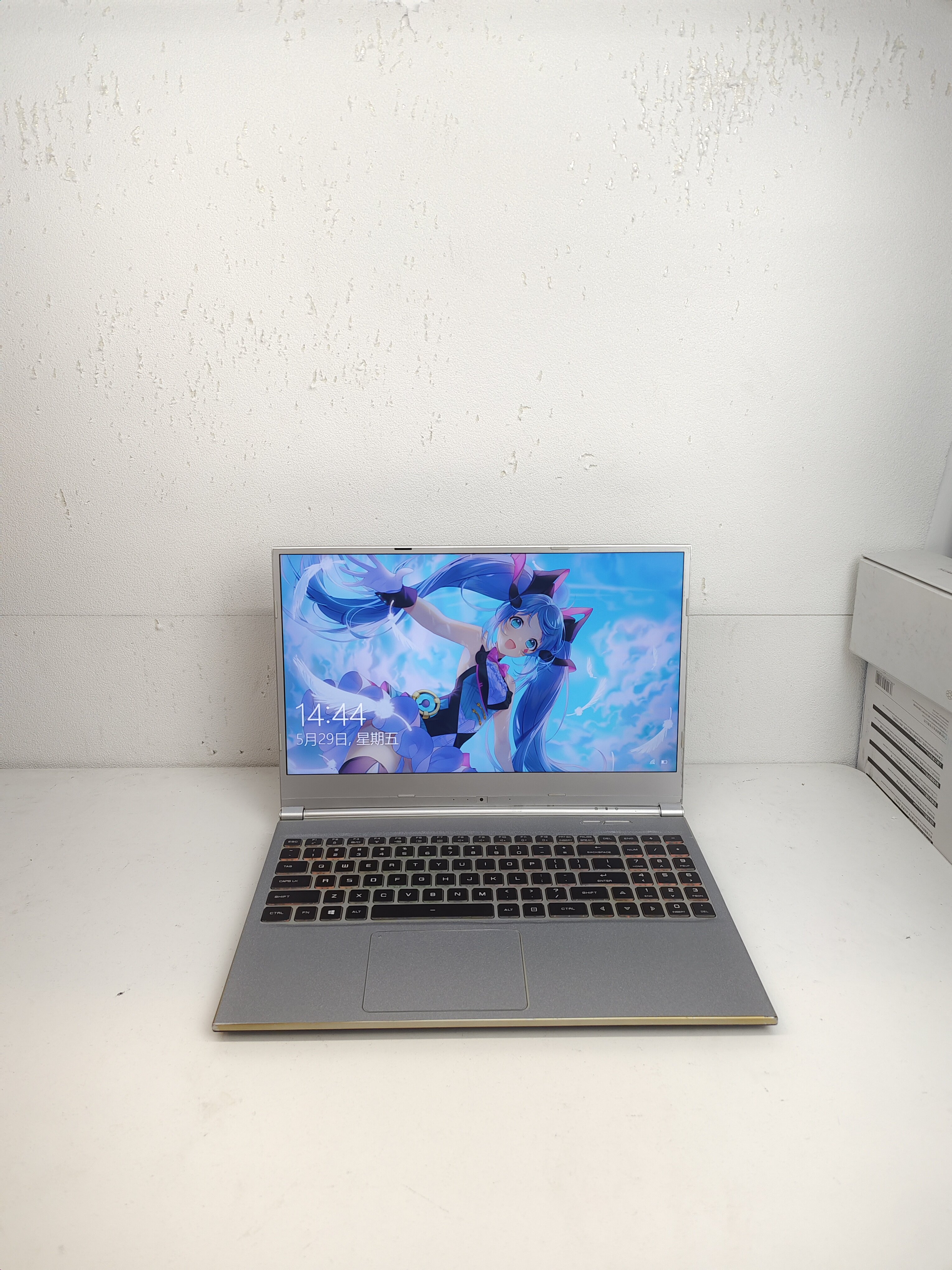 二手炫龙高性能游戏本8代i5 GTX1050Ti 4G独显，15.5寸高清大屏