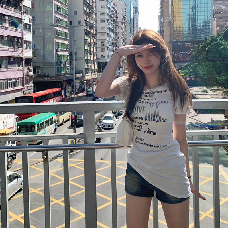 美式复古不规则印花露肩短袖t恤女秋季新款设计感小众修身上衣ins