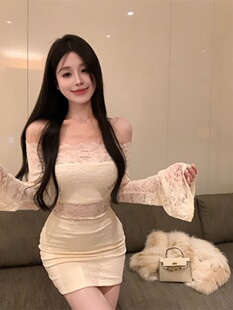 一字肩喇叭袖蕾丝镂空连衣裙女春季纯欲修身收腰气质裙子包臀短裙