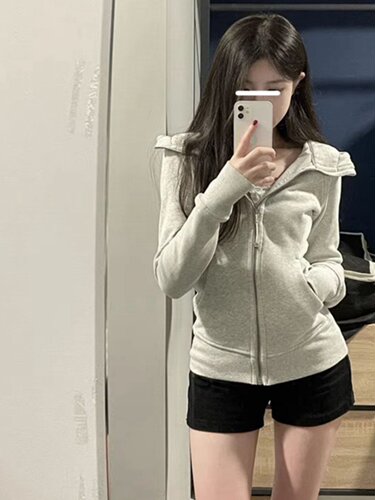 灰色连帽加绒运动卫衣