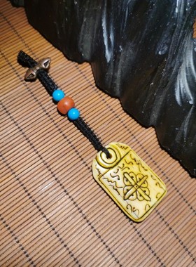 12802藏传老十字金刚杵/法螺双面牌包挂