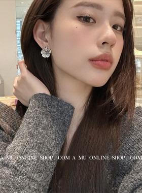 A.MU 摩登女郎~复古夸张吸睛银色立体雕刻花朵耳环设计感耳钉耳夹