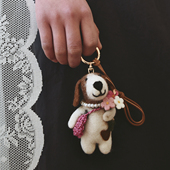 精致抱花狗挂件高品质进口羊毛毡小狗车挂生日礼物卡通玩偶包挂女