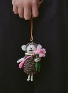 高品质高颜值精致小羊挂件尼泊尔进口手工羊毛毡灰色绵羊车挂包挂