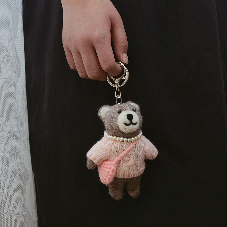 尼泊尔羊毛毡挂件成品可爱粉色小熊钥匙扣玩偶车挂书包包挂饰灰色