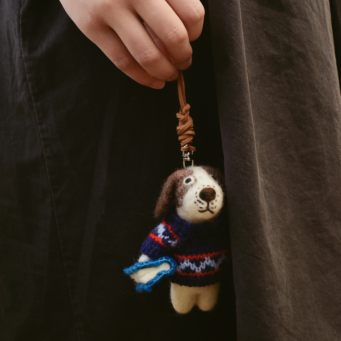 可爱毛衣小狗挂件手工羊毛毡包挂