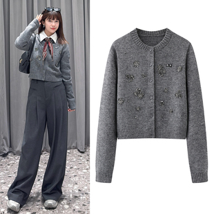 灰色针织衫2026春季新款miu系学院风重工钉钻圆领短款开衫毛衣女