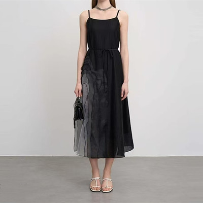 雨墨圣迪奥立夏2025新轻奢气质时尚收腰显瘦吊带连衣裙S252Z1230