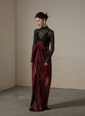 ONMOON 秋冬红色V领吊带礼服连衣裙 2024蕾丝内搭打底高级感套装