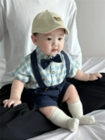 Синий комбинезон, кепка, короткий рукав