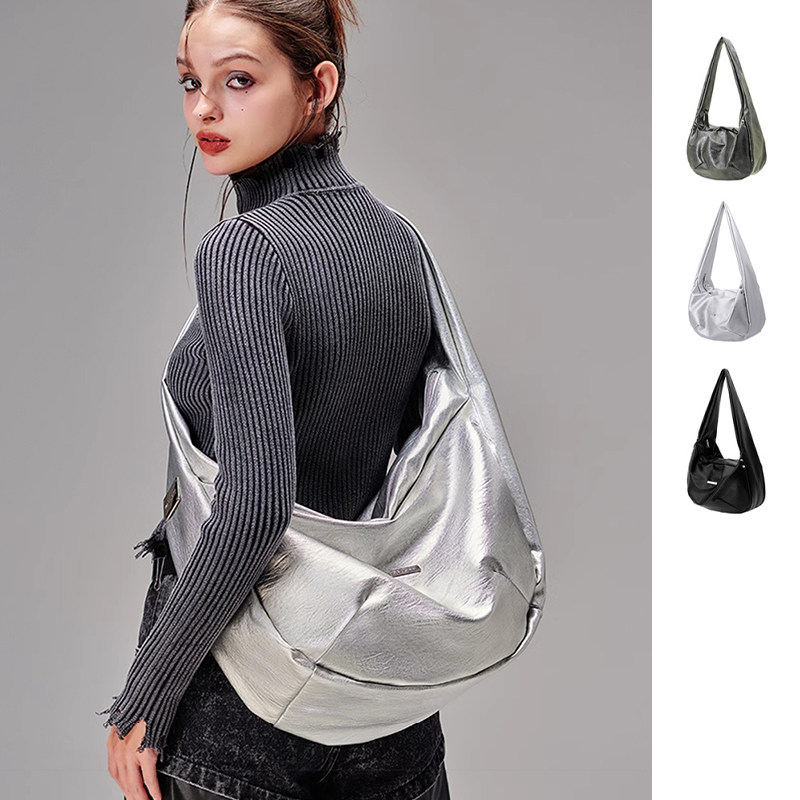 木与石2025新款饺子包女斜挎高级感大容量通勤斜挎包单肩带银色包