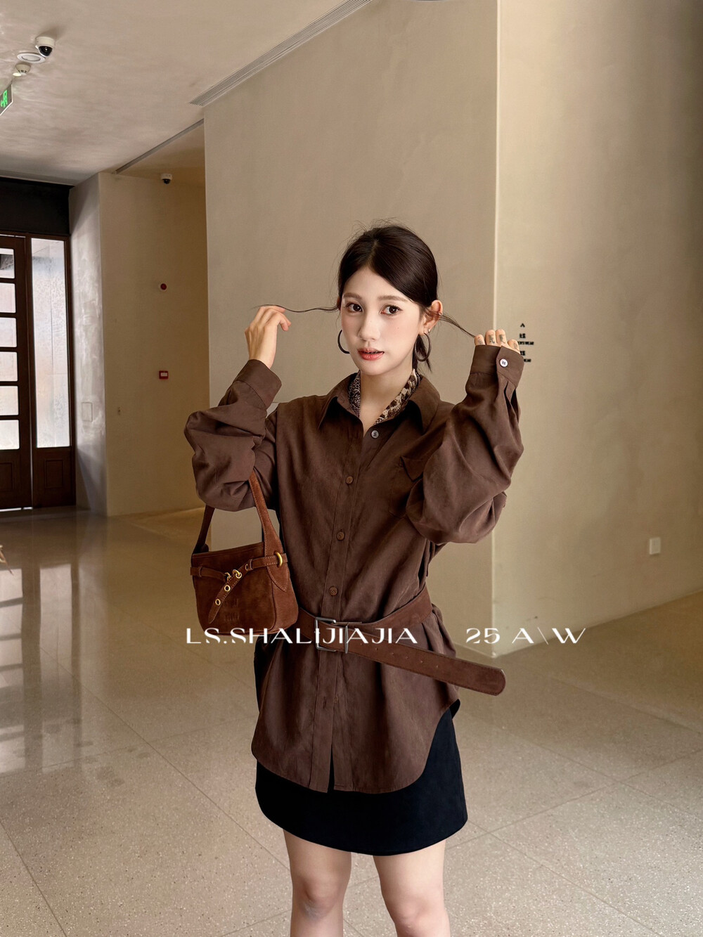 LS秋季2025新款韩系简约翻领丝巾休闲气质衬衫女显瘦上衣配腰带
