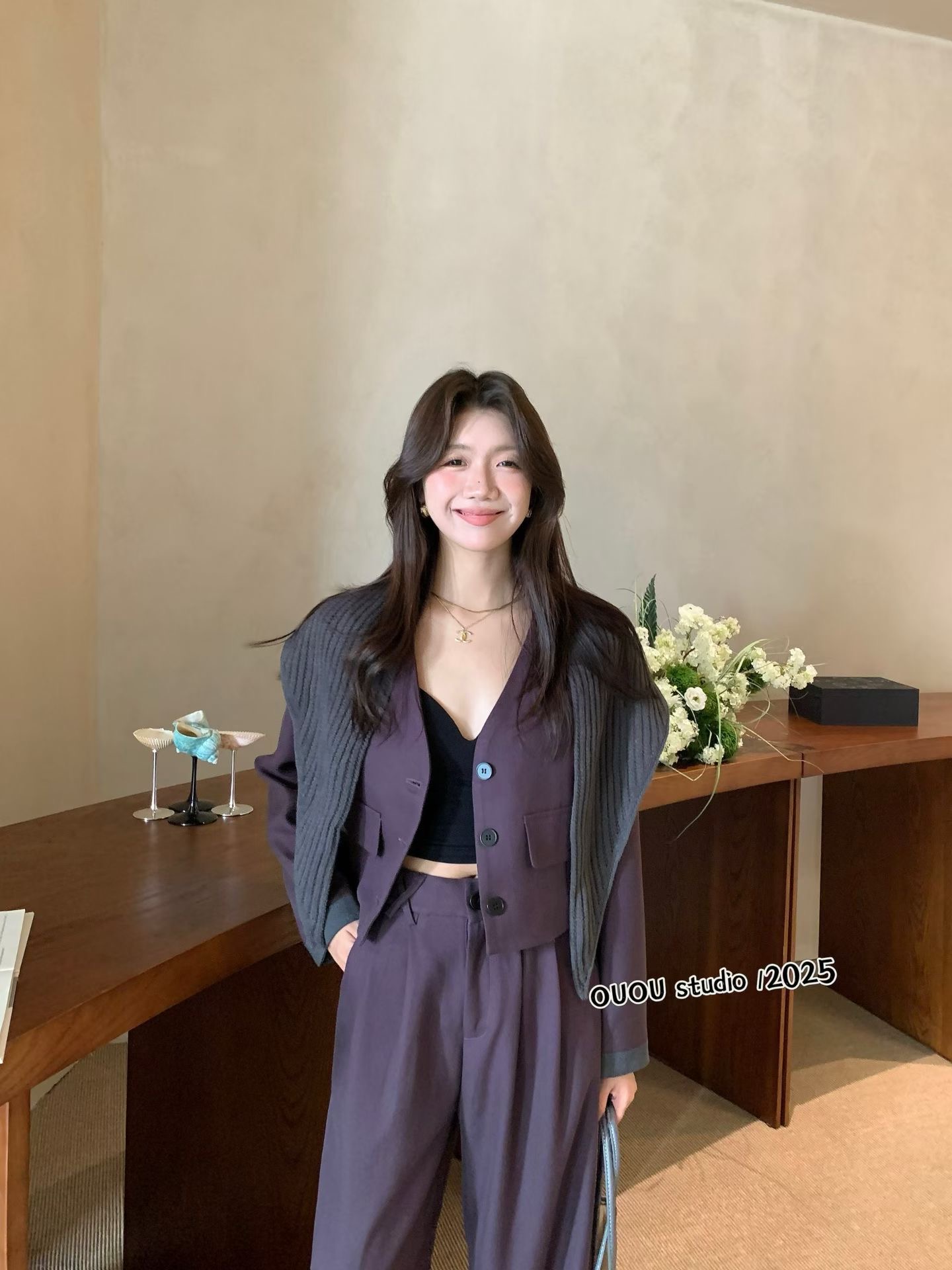 OUOU秋冬2025新款小香风撞色V领毛呢外套披肩高腰阔腿裤女三件套