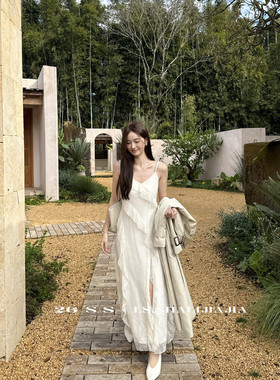 LS法式荷叶边蕾丝花边开叉吊带连衣裙春季2026新款高级感显瘦长裙