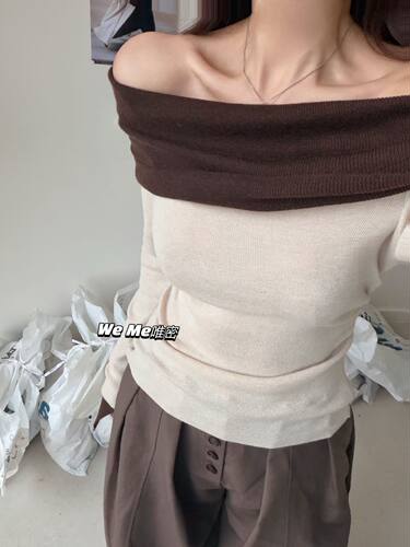 weme设计感撞色一字肩针织衫女秋季2026新款修身显瘦露肩长袖上衣