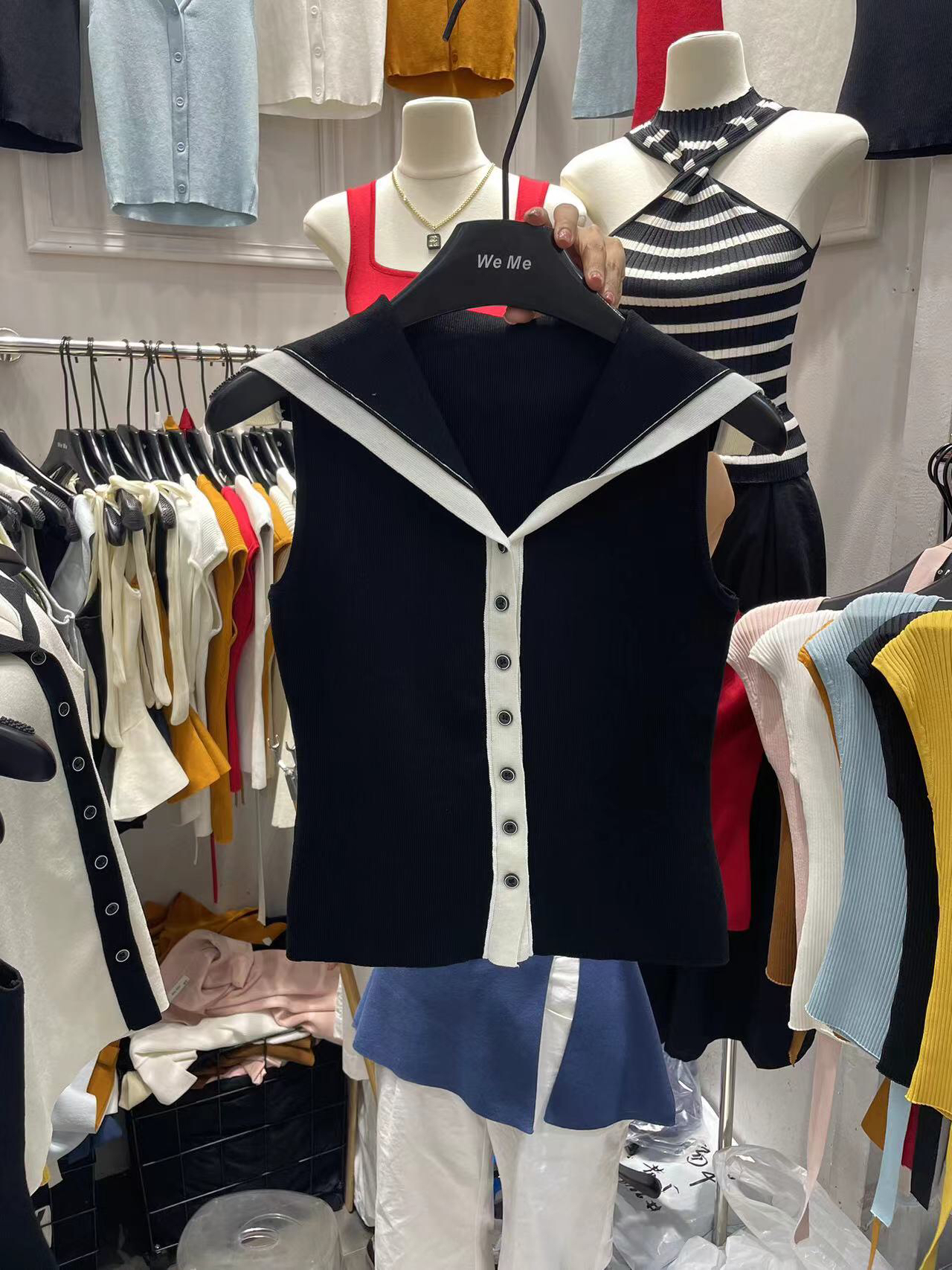 weme黑白拼色海军领单排扣冰丝针织衫女夏季2025新款薄款无袖上衣