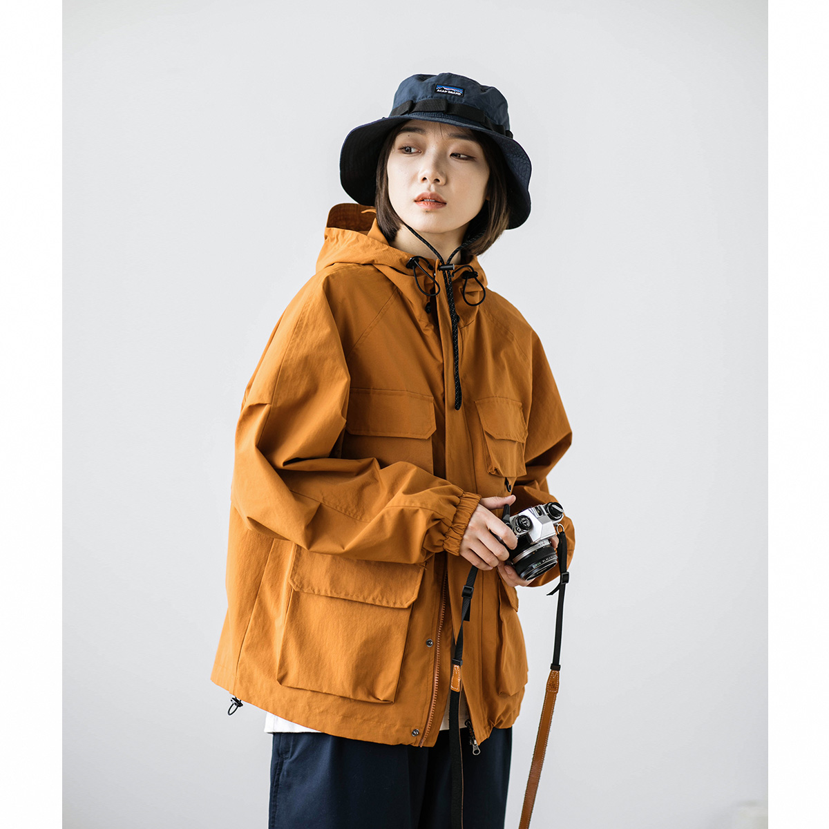 多口袋工装连帽冲锋衣夹克