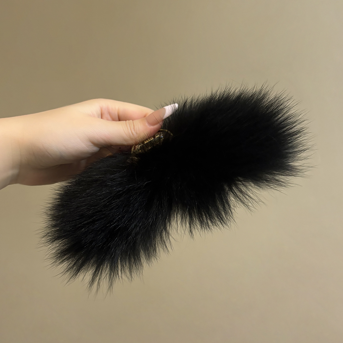 水貂毛毛绒超大号头发抓夹发夹子头饰发卡子女鲨鱼夹后脑勺高级感