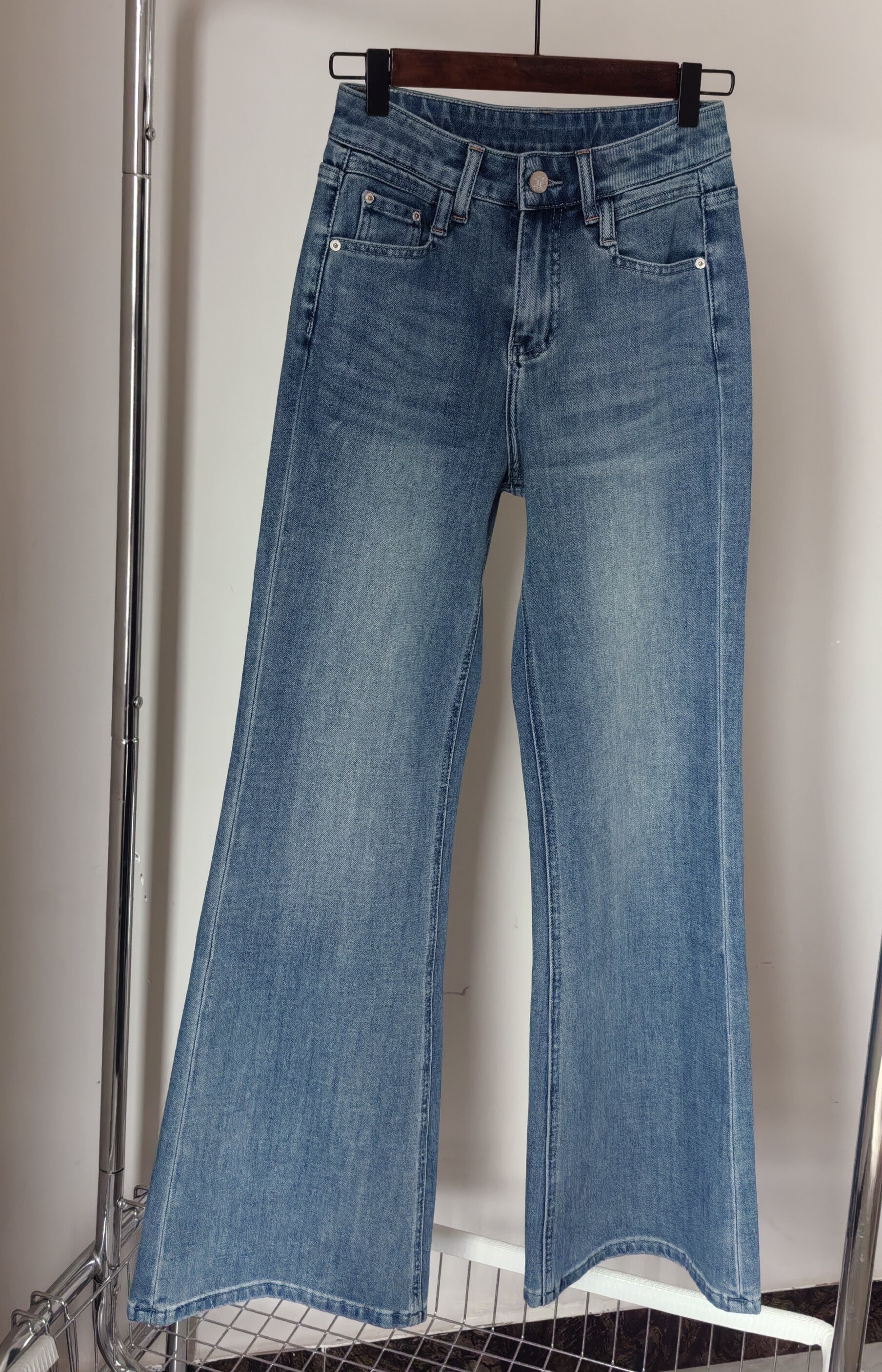 般田771118/半社81118春季新款高腰显瘦直筒喇叭裤女四面弹牛仔裤