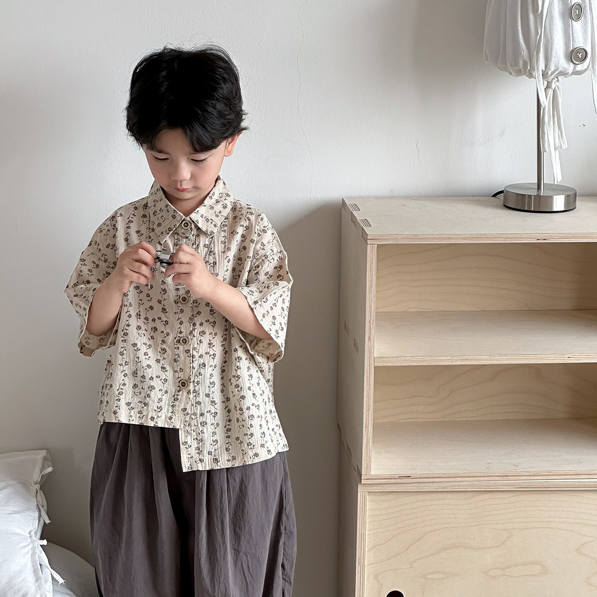 暮晨家新款夏装2026男童碎花不规则短袖衬衫中小童森系复古衬衣薄