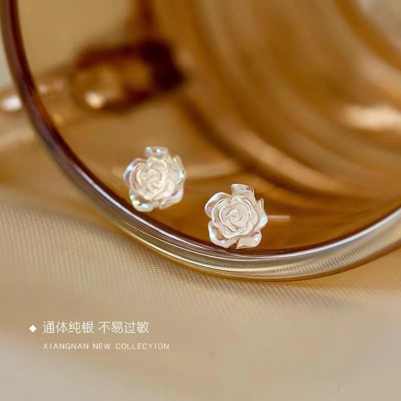 925纯银山茶花耳钉百搭迷你养耳洞简约2025新品小众设计银饰品