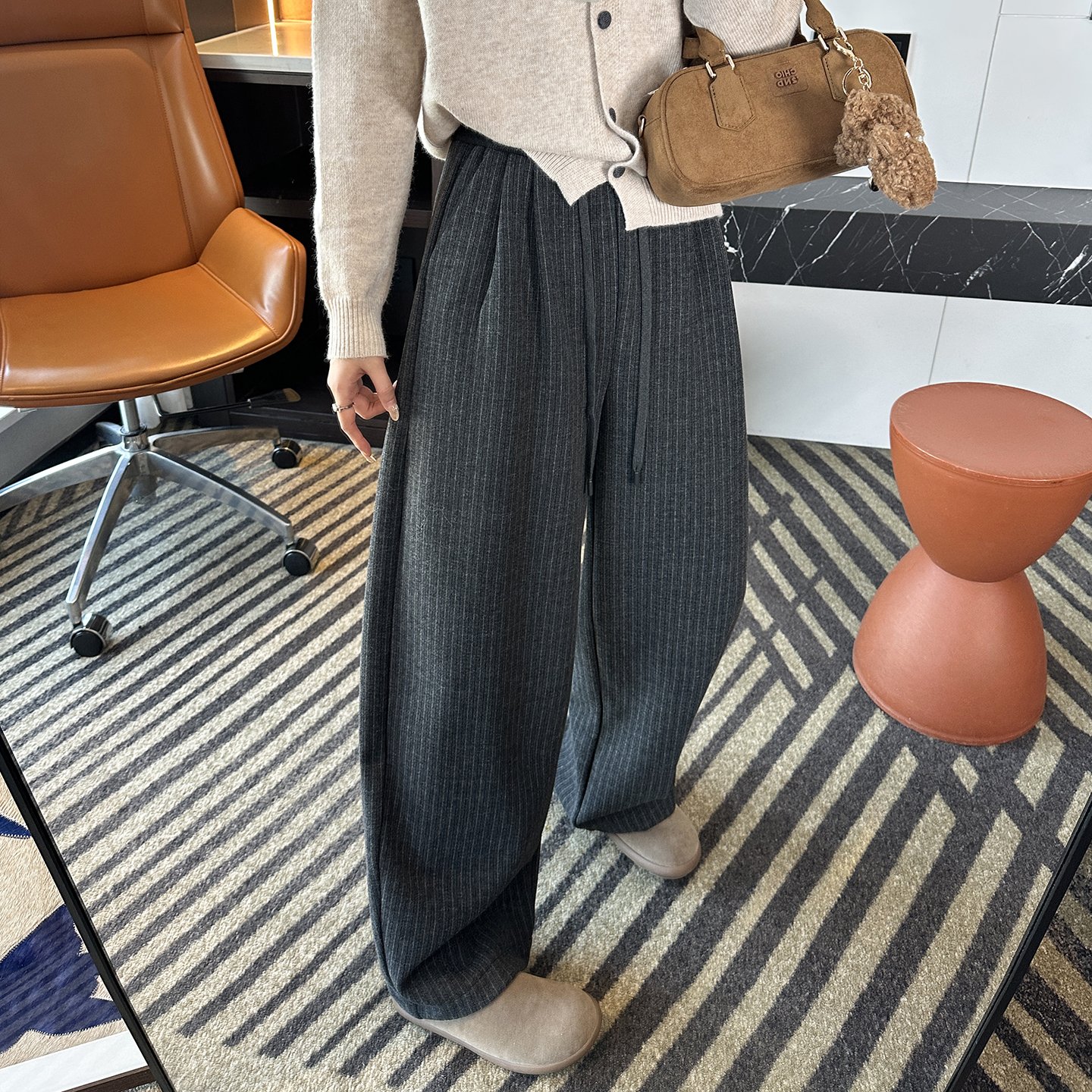 巨遮腿型！~复合绒竖条纹阔腿裤