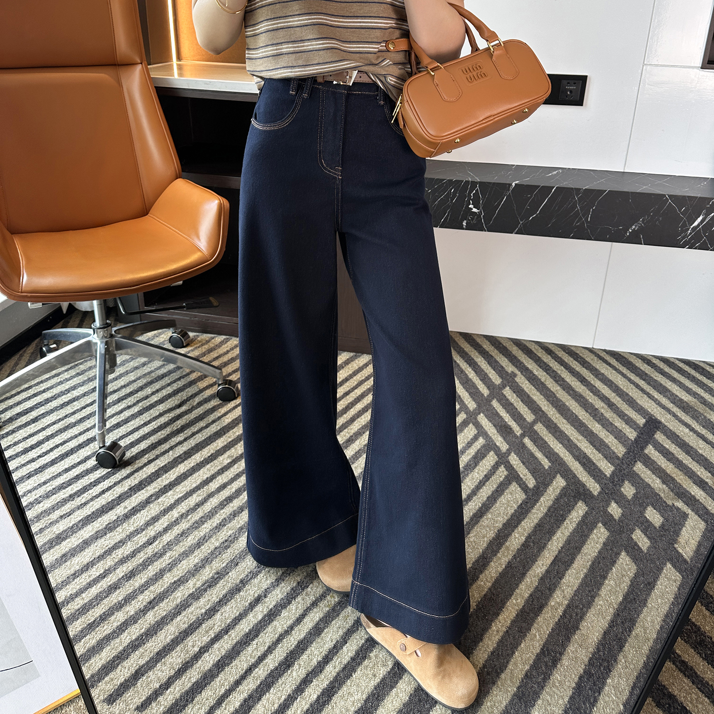 解锁大长腿~！阔版喇叭牛仔裤女