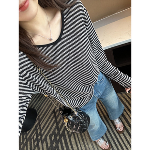 春季 黑色条纹撞色v领T恤女2026新款 宽松内搭上衣 经典 修饰肩颈线