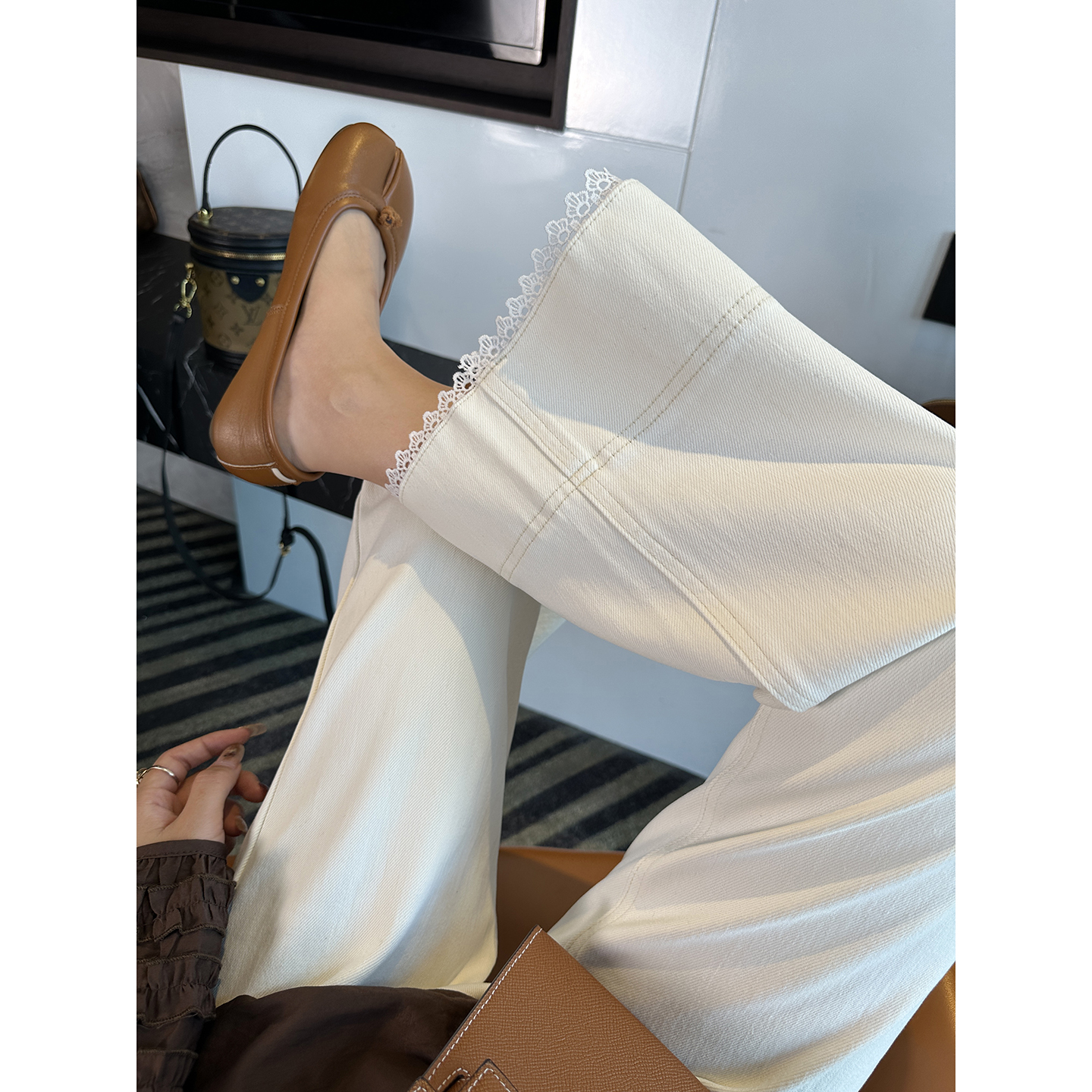 修腿满分！蕾丝边白色阔腿牛仔裤