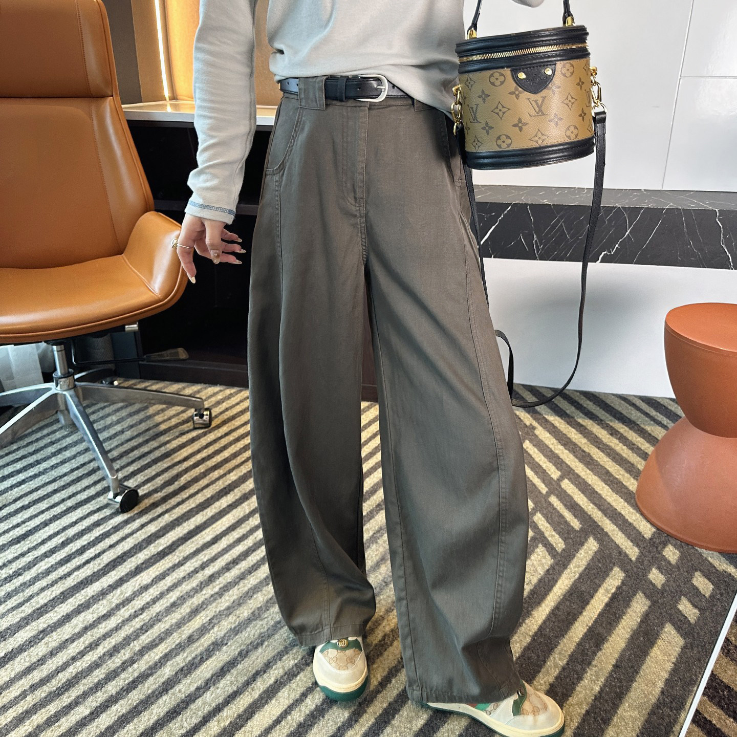 满满松弛感！莱赛尔藏蓝色弯刀休闲裤女春新梨型显瘦宽松阔腿裤长,女装/女士精品,休闲裤,淘宝优惠券,粉丝福利购,淘宝优惠卷