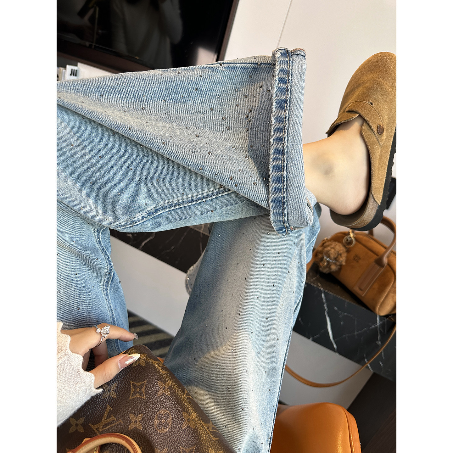 时髦出街！窄版直筒带钻牛仔裤女2026新款春季慵懒宽松阔腿拖地裤,女装/女士精品,牛仔裤,淘宝优惠券,粉丝福利购,淘宝优惠卷