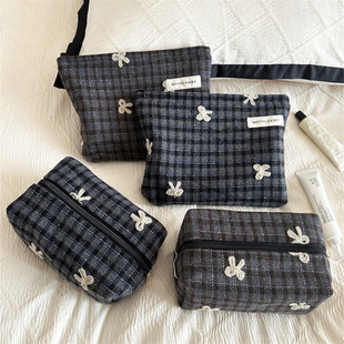 2026格纹复古小众化妆包刺绣蝴蝶结洗漱包大容量收纳包内胆包帆布
