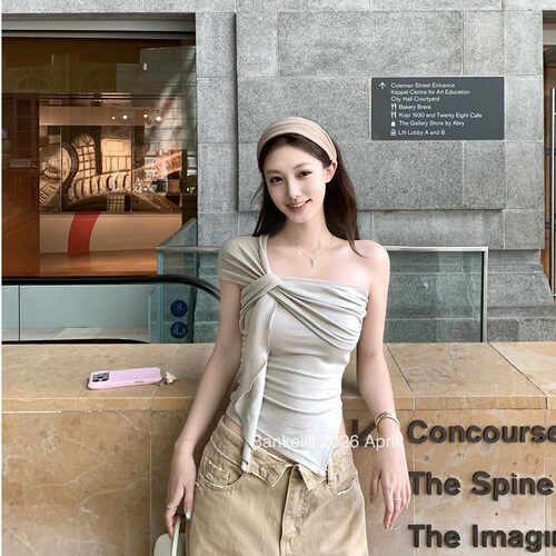 板栗可可Bankelili'解构设计'设计感不规则单肩长飘带扭结上衣女