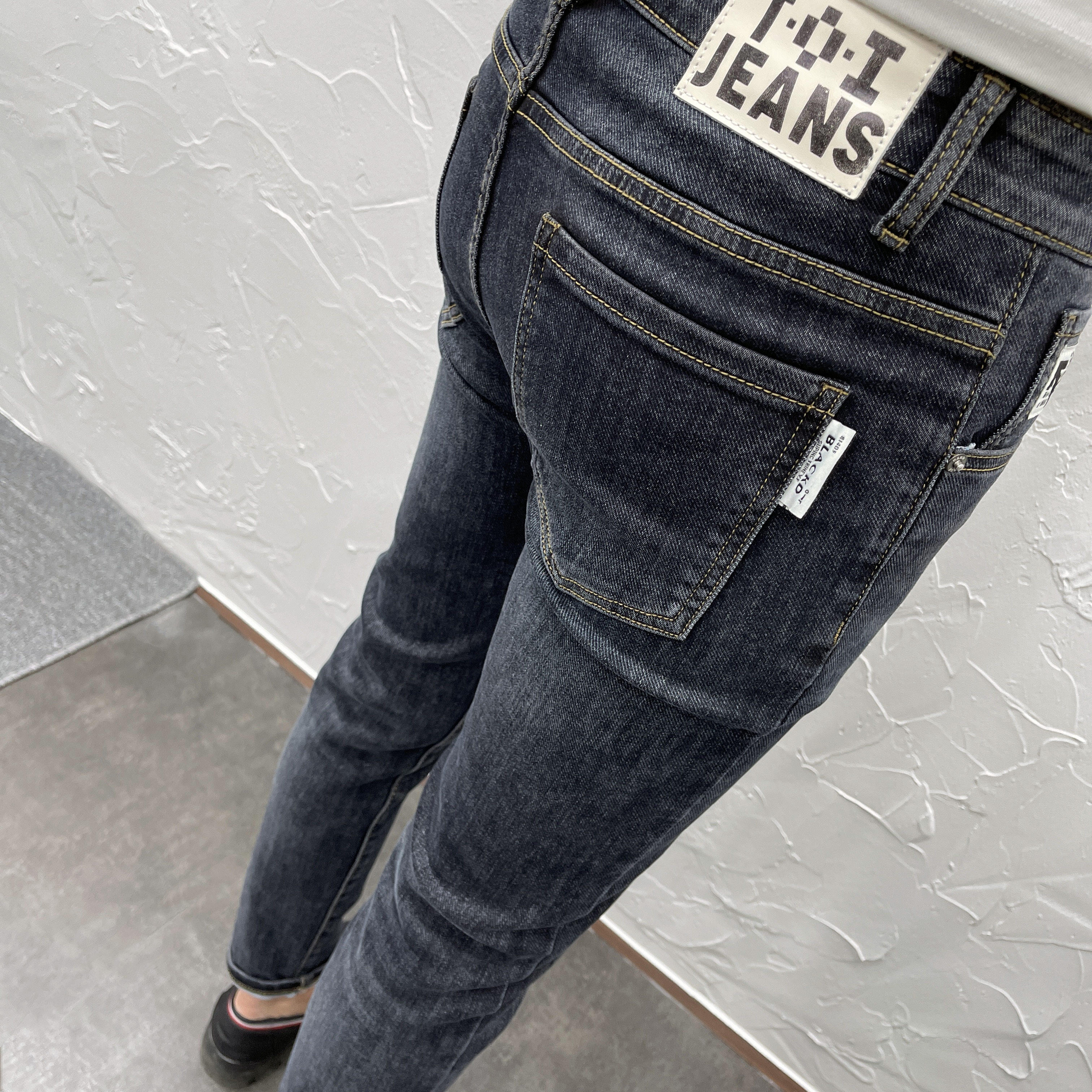 ins黑蓝水洗贴标修身小脚牛仔长裤男 潮秋流行青春中低腰微弹休闲,男装,牛仔裤,淘宝优惠券,粉丝福利购,淘宝优惠卷