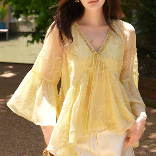 梅子 浪漫繁花仙女氛围感灯笼袖连衣裙女夏系带V领荷叶袖上衣熟了