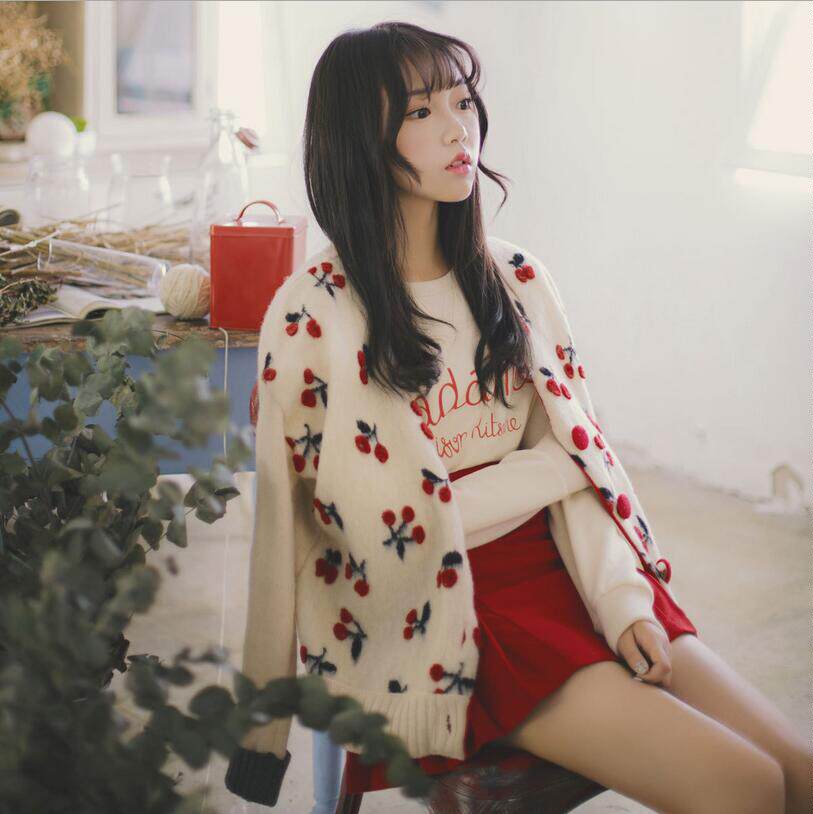 冬季韩版可爱洋气圣诞装樱桃刺绣毛呢线衣开衫女加绒保暖针织外套