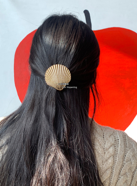 十月和晚非 Louise Damas贝壳造型金色发夹法式复古小众设计发饰