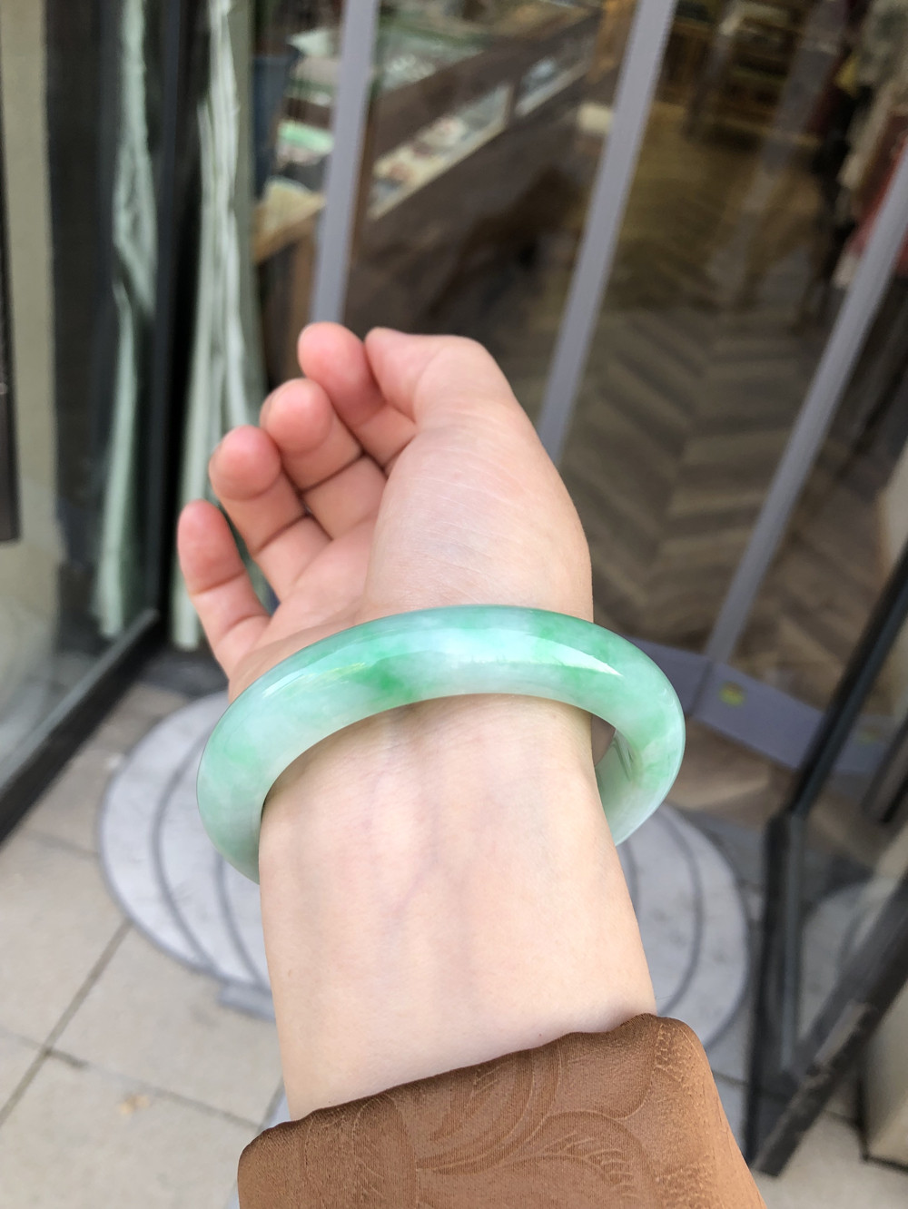 【正色】糯种阳绿翡翠手镯，57-58圈口可戴，有需要包容的生长纹
