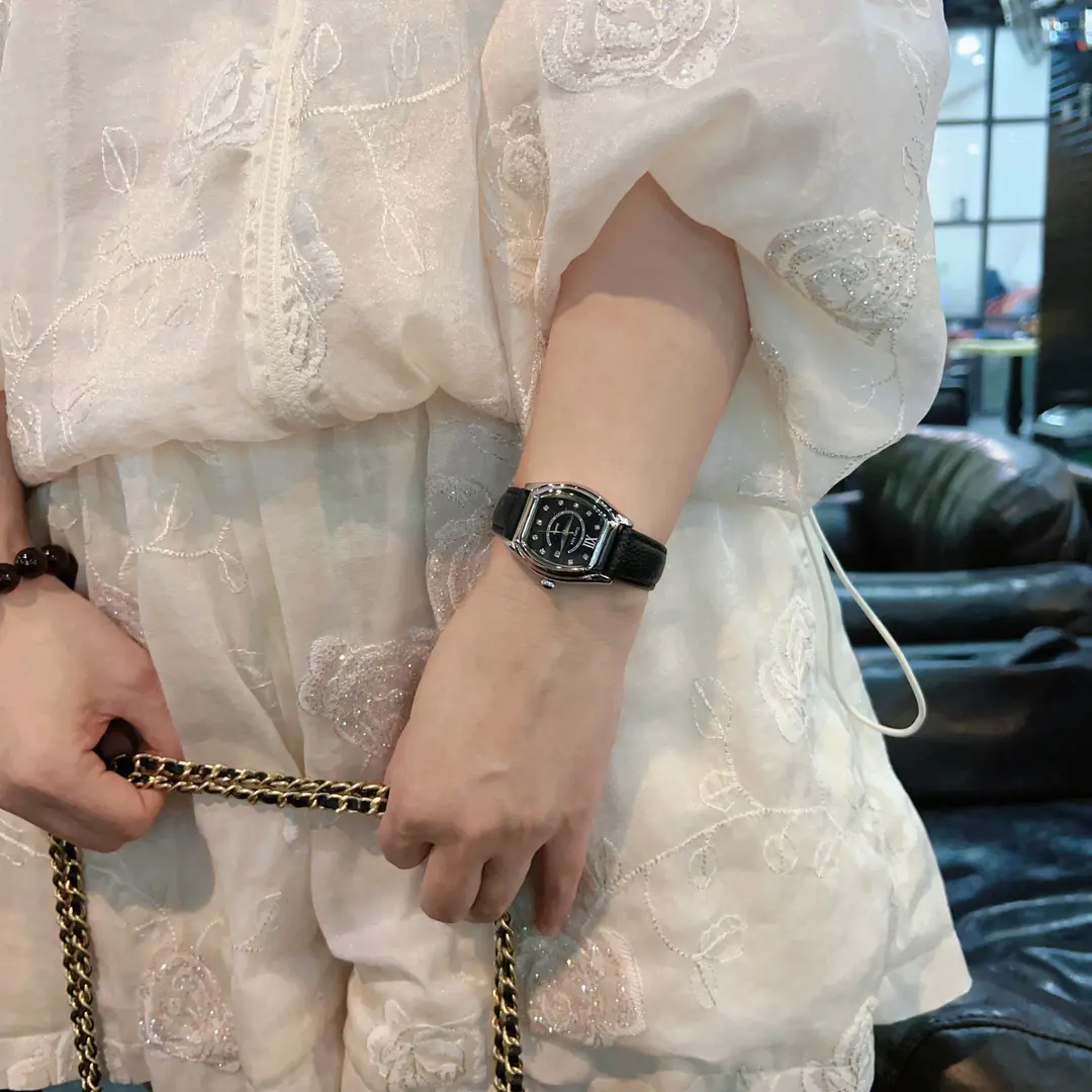 酒桶形星空面防水女士腕表