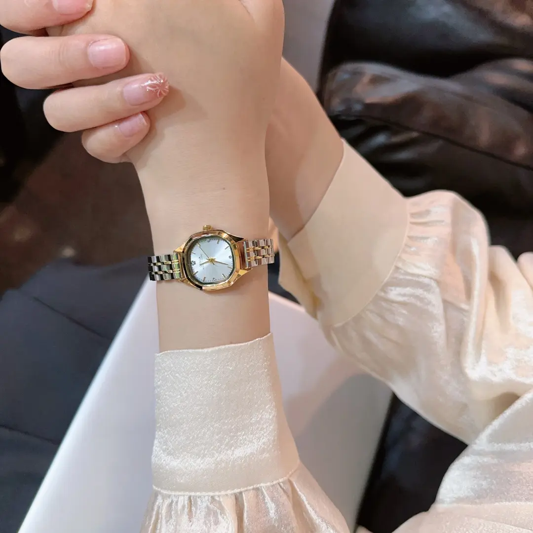 2025潮流新款气质小方糖手表女士轻奢时尚防水小表盘腕表