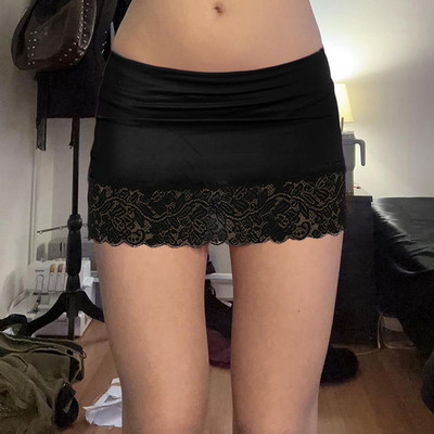 黑色下摆蕾丝拼接半裙辣妹