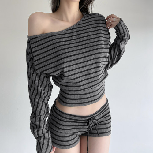 条纹斜肩长袖T恤女+短裤套装