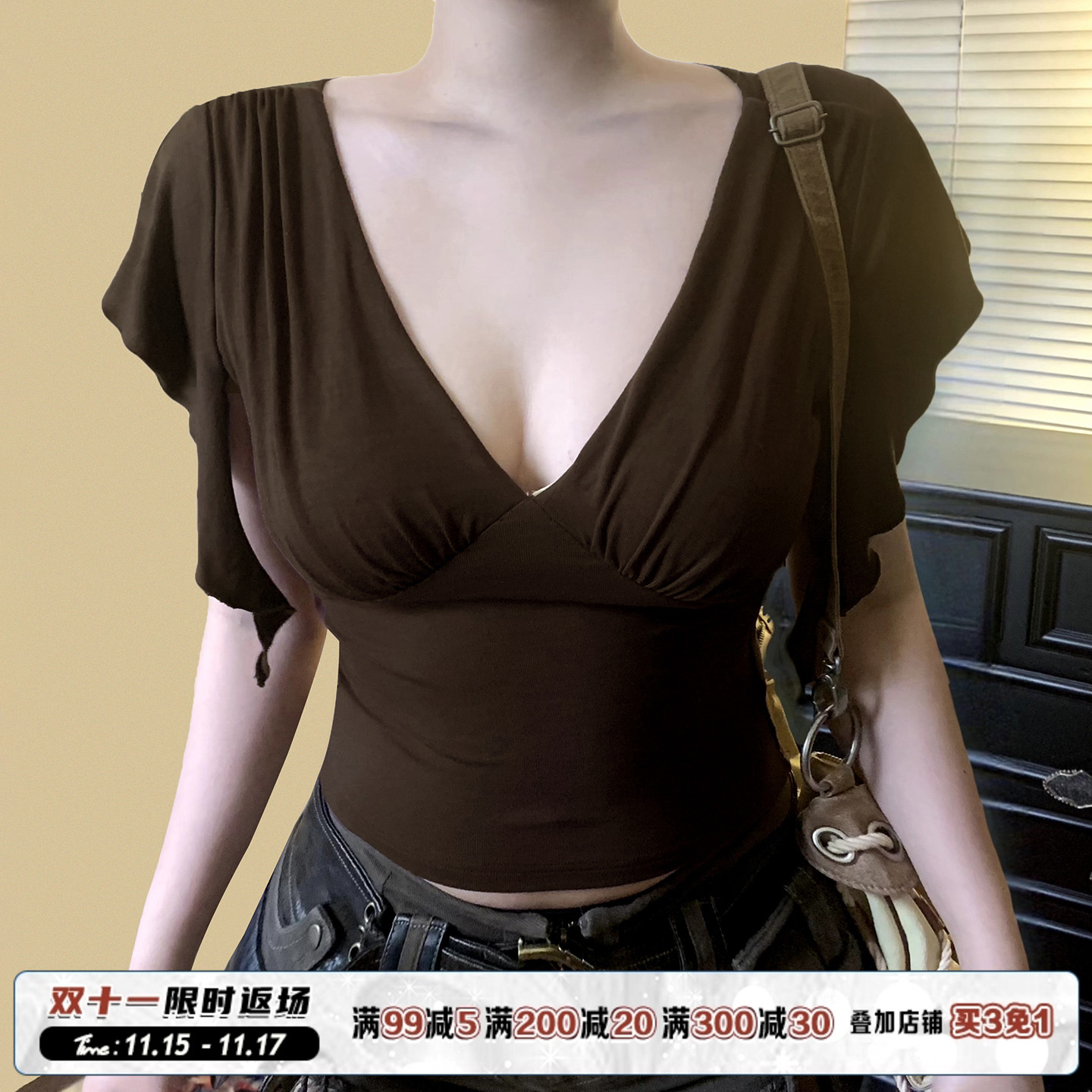 棕色V领褶皱小飞袖高腰T恤