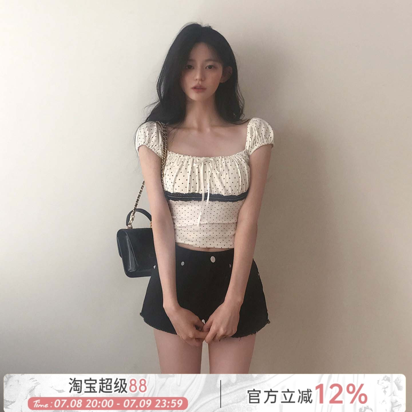 白色蝴蝶结波点蕾丝拼接方领T恤